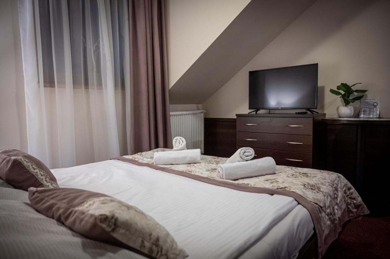 Czarna Owca Bed & Breakfast อิสเตบนา ภายนอก รูปภาพ