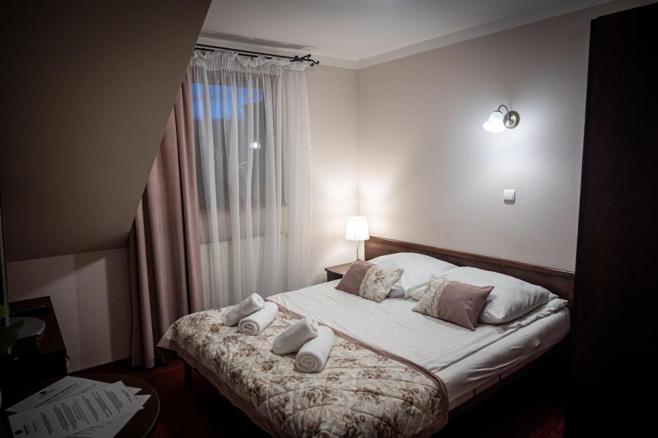 Czarna Owca Bed & Breakfast อิสเตบนา ภายนอก รูปภาพ